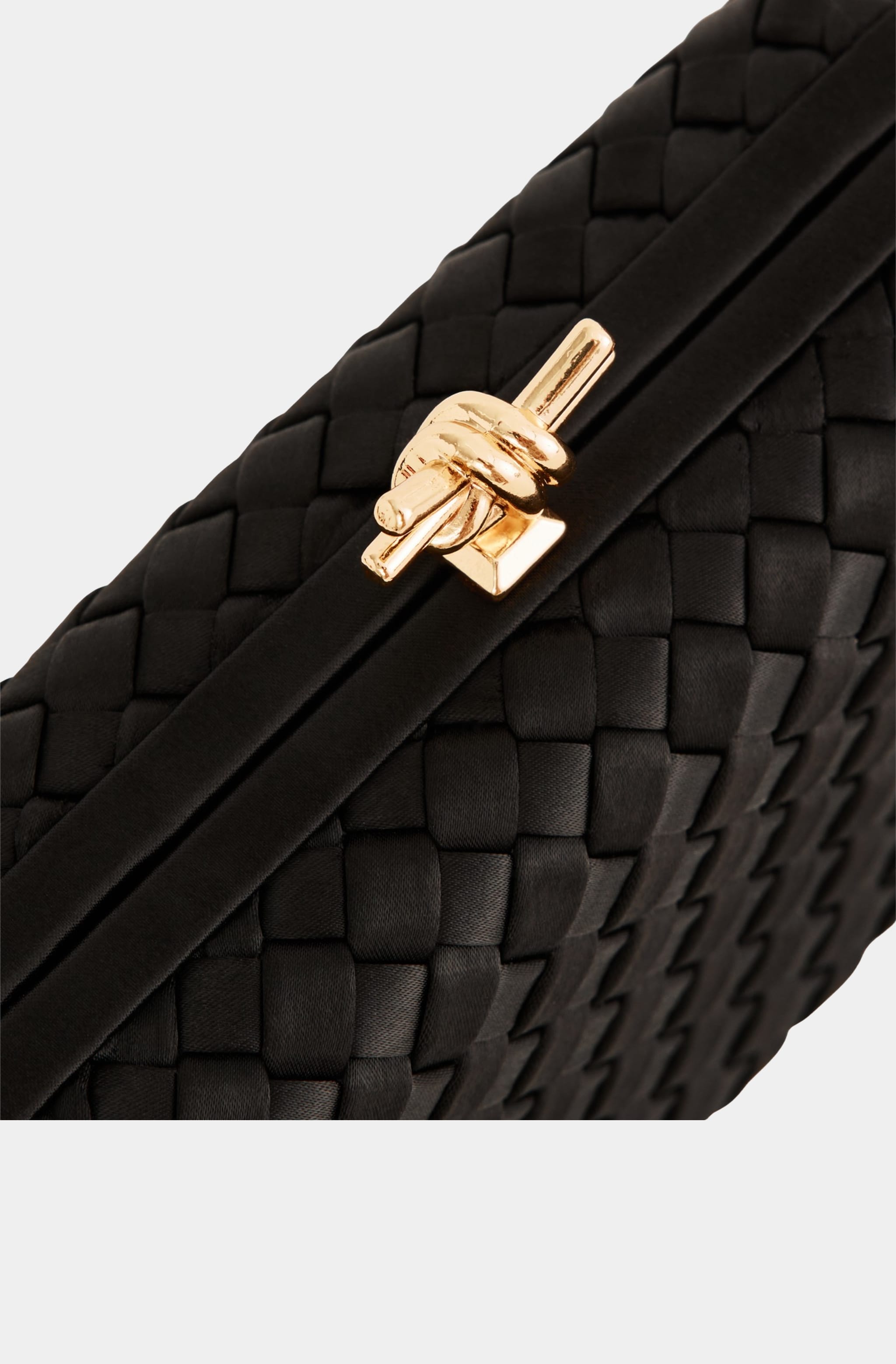 Neveah Woven Clutch