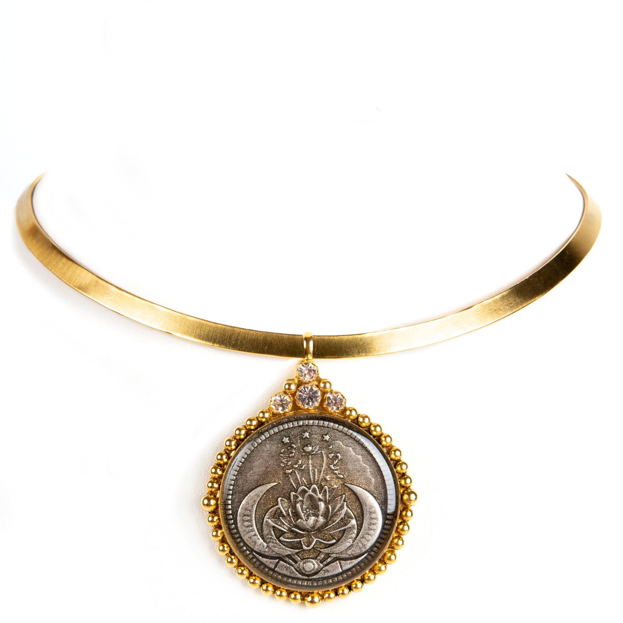 Iconic Band with Grande Medallion - Gold